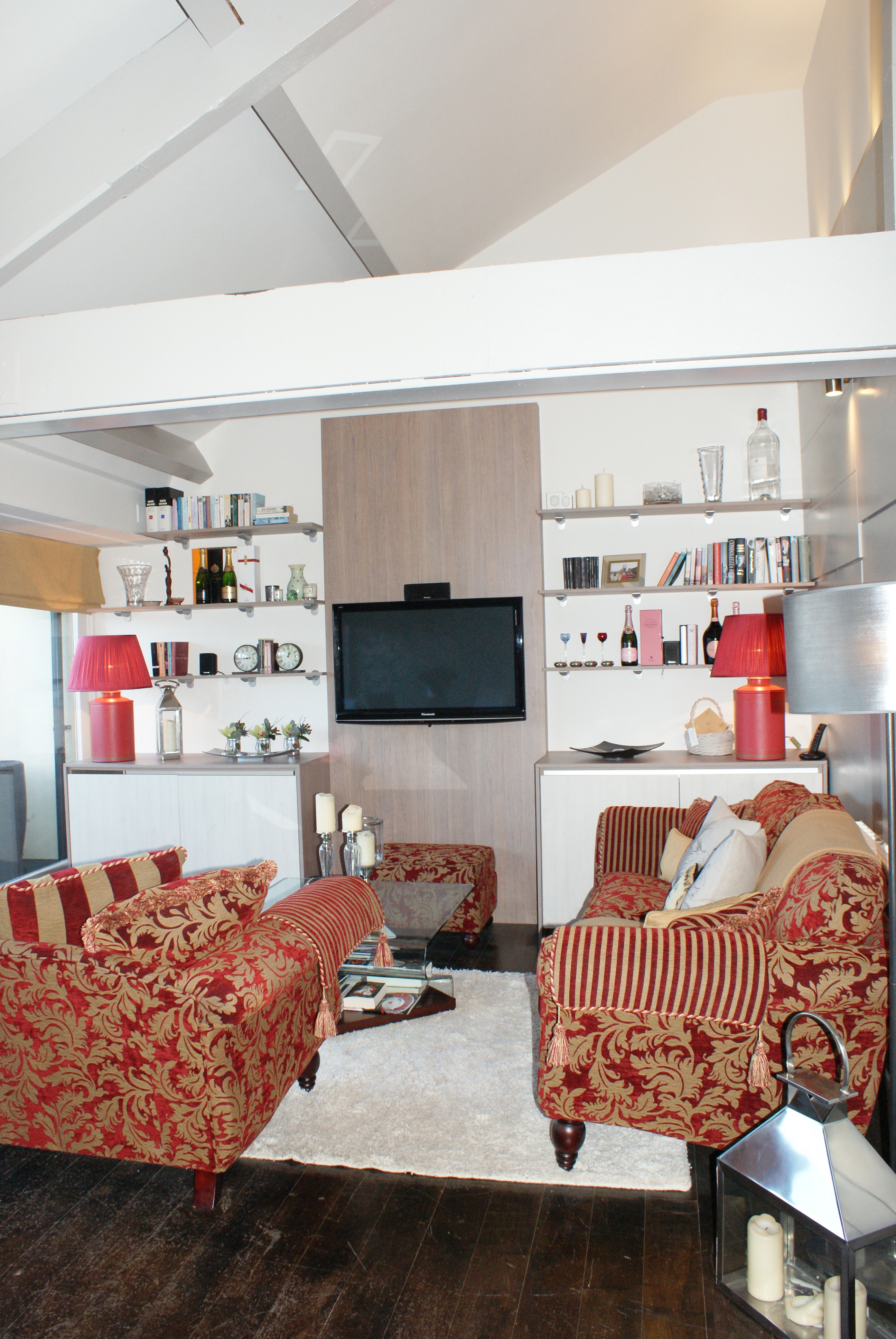 livingroom with media unit
