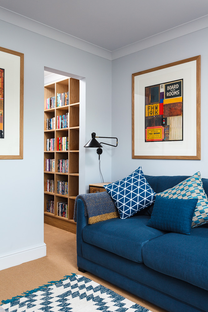 Livingroom with bookcase