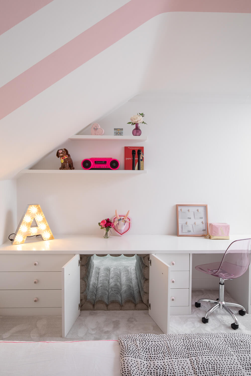 Girls bedroom desk area